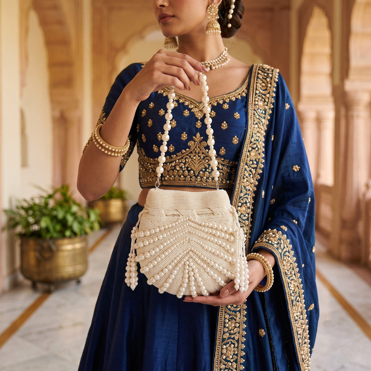 White Seashell Pearl Potli